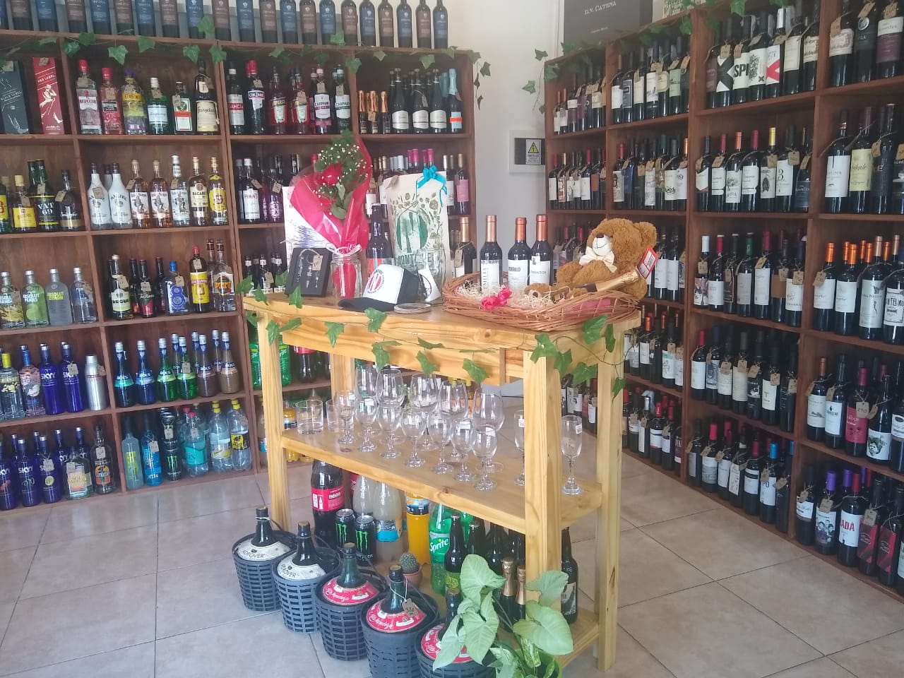 Tienda de Vinos y Licores Vinotecas La Plata Tienda de Vinos y Licores Vinotecas La Plata